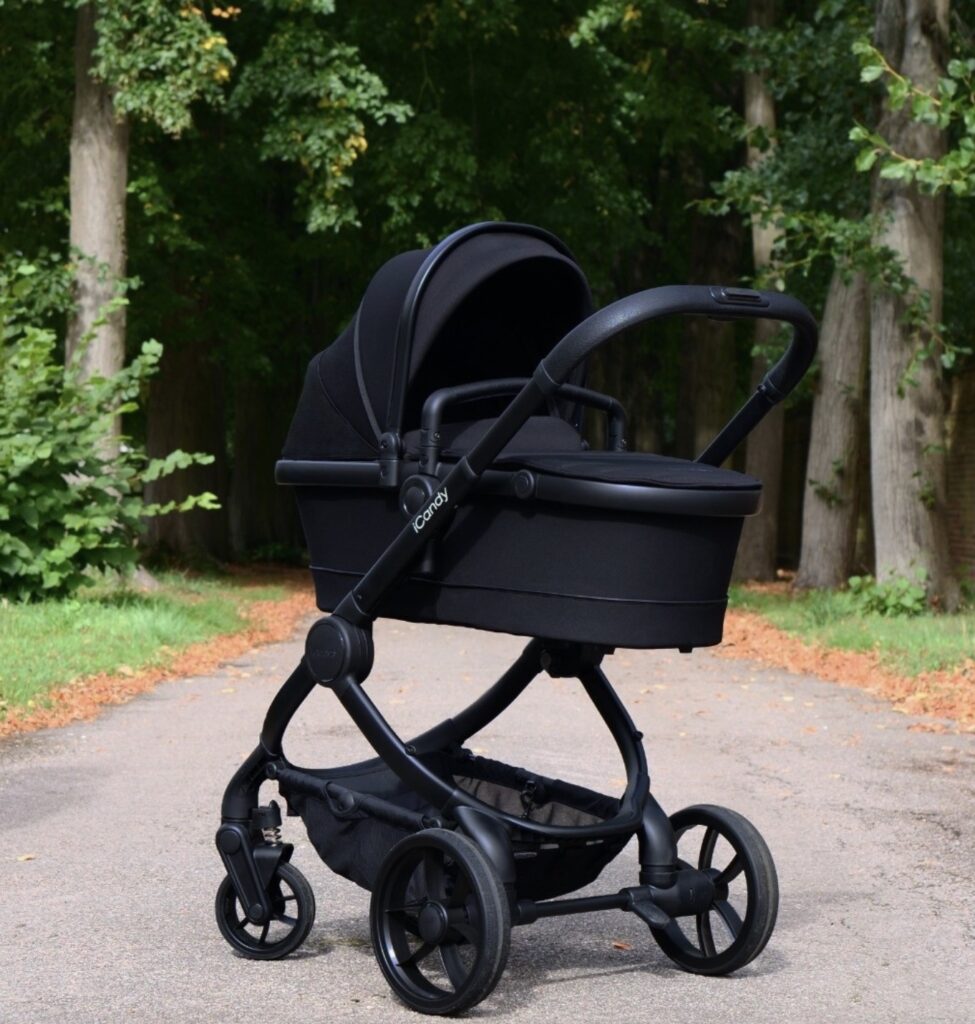 Little'Uns - Clacton Shopping VIllage - Black pram